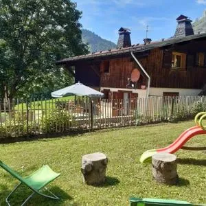 La Coufa, spacieux Duplex en chalet, terrasse, jardin, vues montagnes