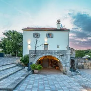 Luxury Jerini House with pool