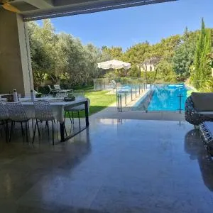 aqueduct villa cesarea jacuzzi