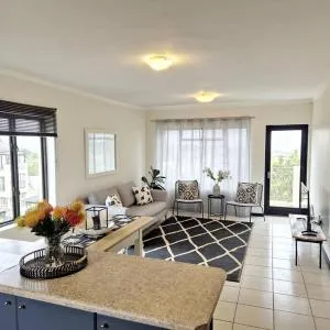 Bright and Sunny 2 Bedroom Flat