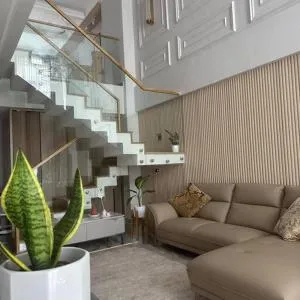 Penthouse Griha, Lazimpat