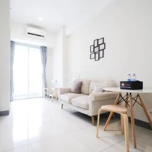 Spacious 2BR Connected to Mall at Anderson Supermall Mansion Apartment By Travelio
