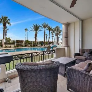 Upgrade Your Vacation in Style-Exclusive Poolside Condo!