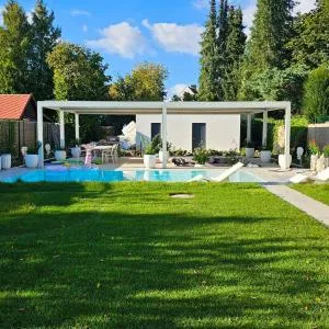 Luxurious large home with Pool, Garden, Koi Pond