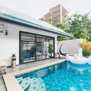 Luxury Pool Villa Pattaya Center C8 - 4 Bedroom