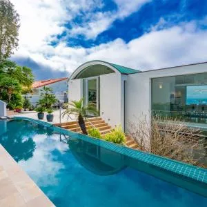 Architectural Masterpiece Overlooking La Jolla