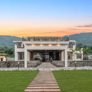 StayVista at Sunshine & Soul with Infinity Pool, Lawn, BBQ