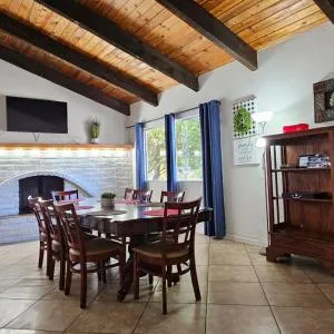 Rustic Warm fireplace 5 room sleeps 16