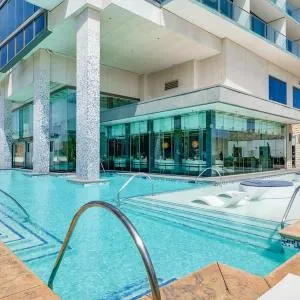 Lux Studio with Mountain Views, Pool and Casino Access