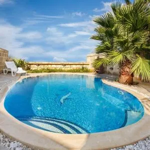 5 Bedroom Farmhouse with Private Pool
