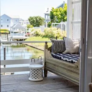 Island lifestyle on the water