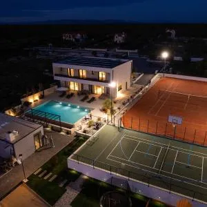 Villa Freedom with heated pool and tennis court