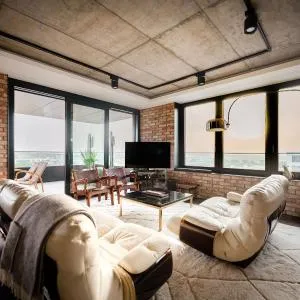 SKY21 LUX Stay with Pool, Gym, Spa & City Views