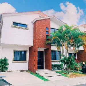 Casa con piscina privada para familias