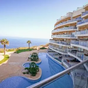 Luxury Living Apt with Massive Pool - Views and Beautiful Gardens