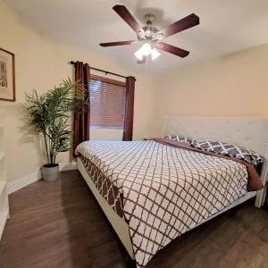 Venetian Vacation La Jolla One bedroom condo luxury furnished central near beach and UTC mall