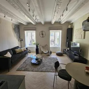 Elegant Garden Apartment with Jacuzzi