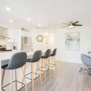Yaletown Gorgeous Unit Steps from the Beach