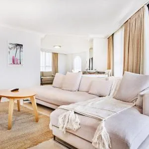 Renovated Beachside 2-bedroom Apartment