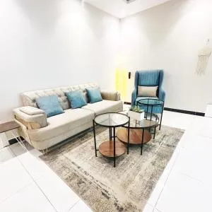 Boulevard Apartment, Side Entrance H2