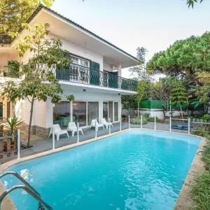 Chic Villa By Beach Pool & Garden Retreat