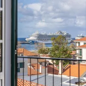 Funchal Apartment with stunning harbor view and air conditioning unit