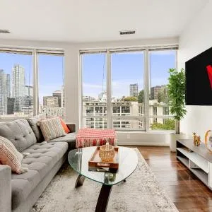 High Rise 2BR Apartment with Panoramic City Views