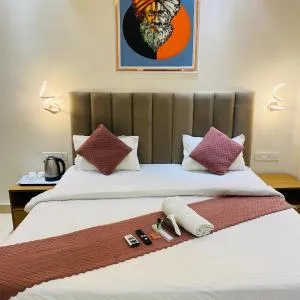 A PREMIUM HOTEL BANARAS STAY INN Near kashi Vishwanath Temple - Fully Air Conditioned rooms,wifi And Lift And Resturant ,Parking Available - BEST HOTEL
