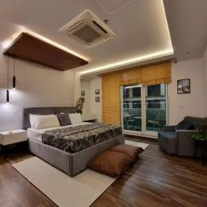 Modern ONE Bedroom Apartments in Gold Crest Mall With Al Fateh Store