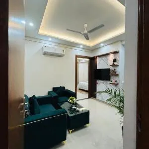 1 BHK Serviced Apartments Sector 52 Near Millennium City Centre Metro Station