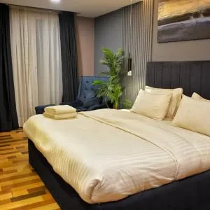 Gold Crest Mall Two Bedroom Luxury Suite