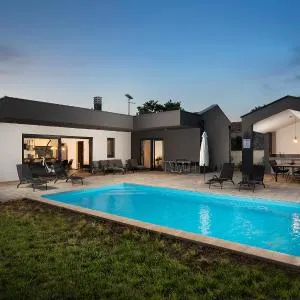 Vila Nora with heated pool