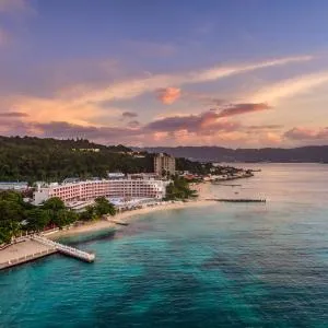 Grand Decameron Cornwall Beach, A Trademark All-Inclusive Resort