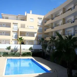 C02 - Luxury 3 Bed with Pool View