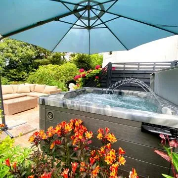 The Town House at Muntham- Luxury Holiday Home with Hot Tub Hotel Review