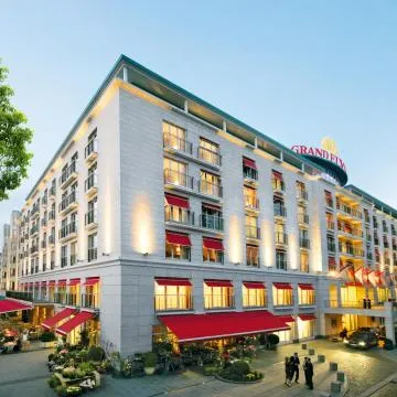 GRAND ELYSEE Hamburg Hotel Review