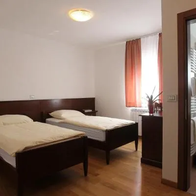 Guest House Pod Slavnikom โรงแรมในPodgorje