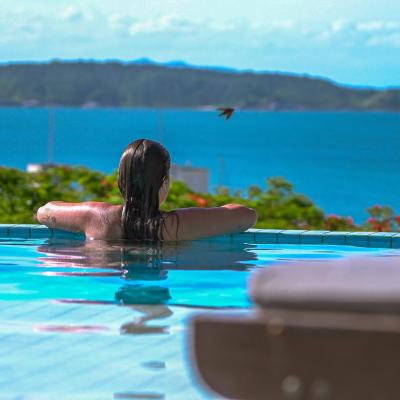 Porno qizlar yigitni mushukni yalashga majburlagan