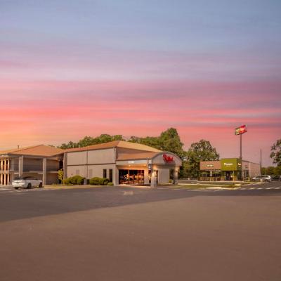 Roomers Motel — photo 16