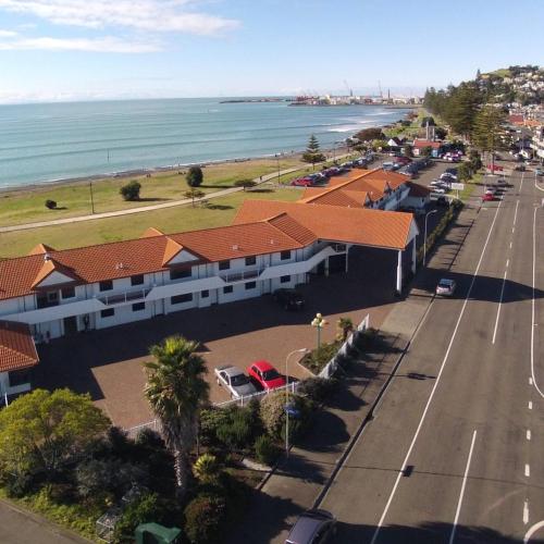 Image of Harbour View Motel on Ahuriri Beach in Napier NZ with sea view s