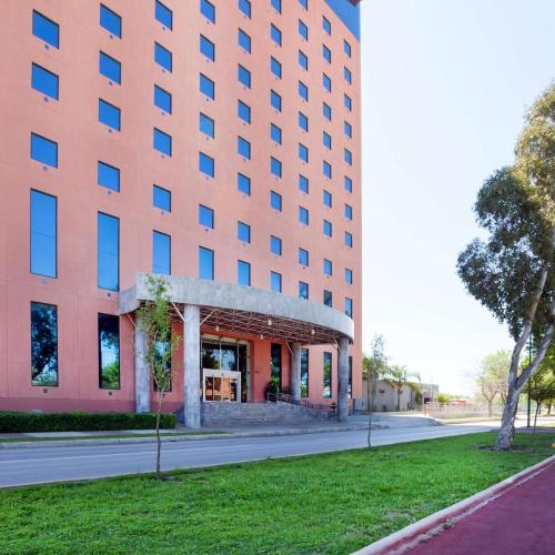Image of Best Western PLUS Nuevo Laredo Inn & Suites