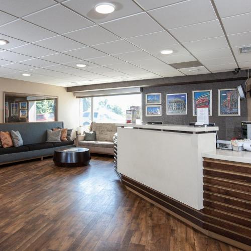 Image of Carlton Inn Midway