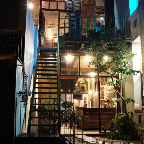 Image of Tr?i Hoa V�ng Homestay at Ph� Y�n