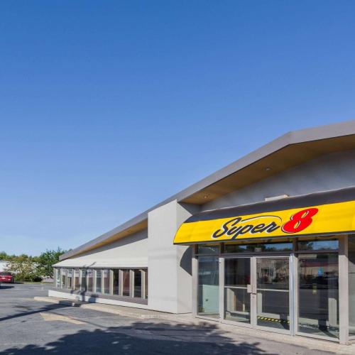Super 8 by Wyndham Kirkland Lake