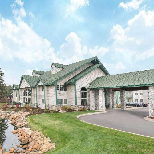 Image of Baymont by Wyndham Baxter/Brainerd Area