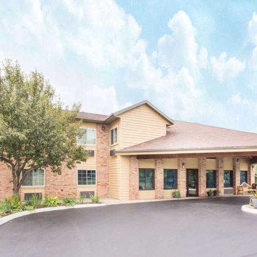 Image of Baymont by Wyndham Muskegon