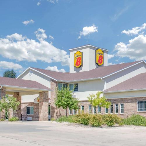 Image of Super 8 by Wyndham Cedar Falls