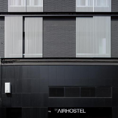 Airhostel Barcelona Airport 24h