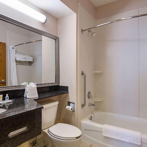 Image of Quality Suites Springdale West I-49