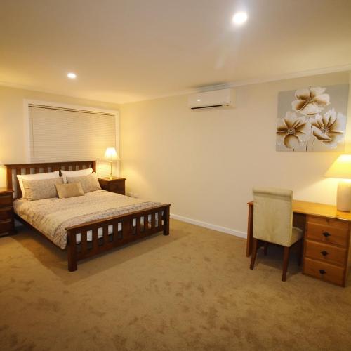 Image of Silver House - Melbourne Airport Accommodation - 7 Minutes from 